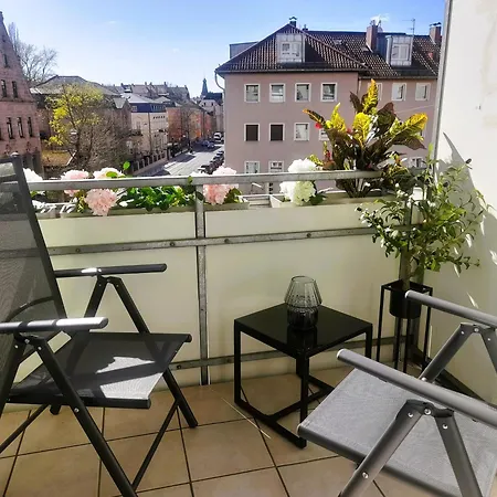 Wohlfuehlen Im Modernen Design-apartment Mit Balkon In Best-lage